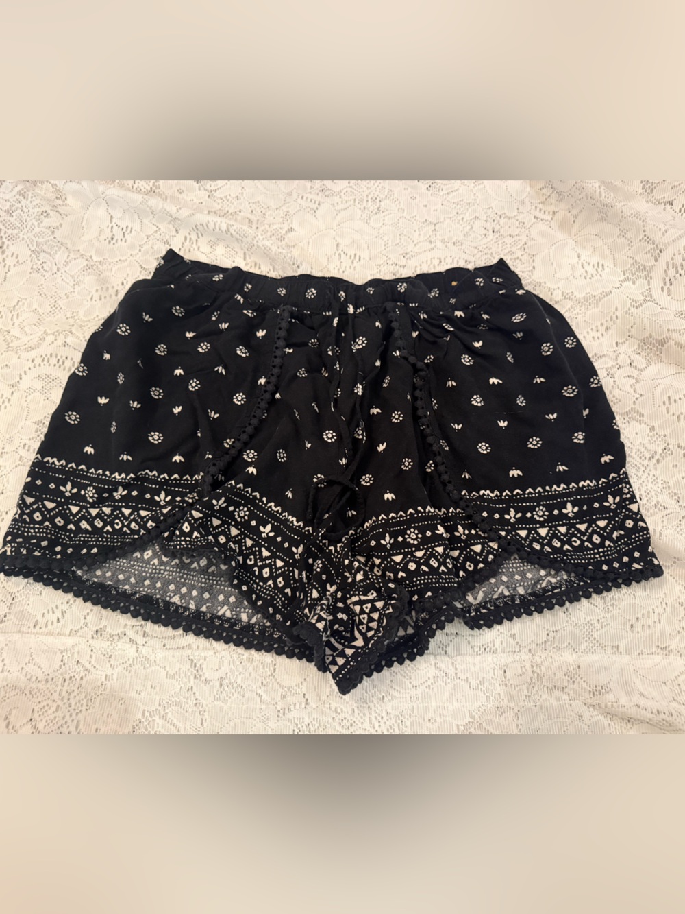 Hollister Black Printed High-Rise Lace-Trim Shorts